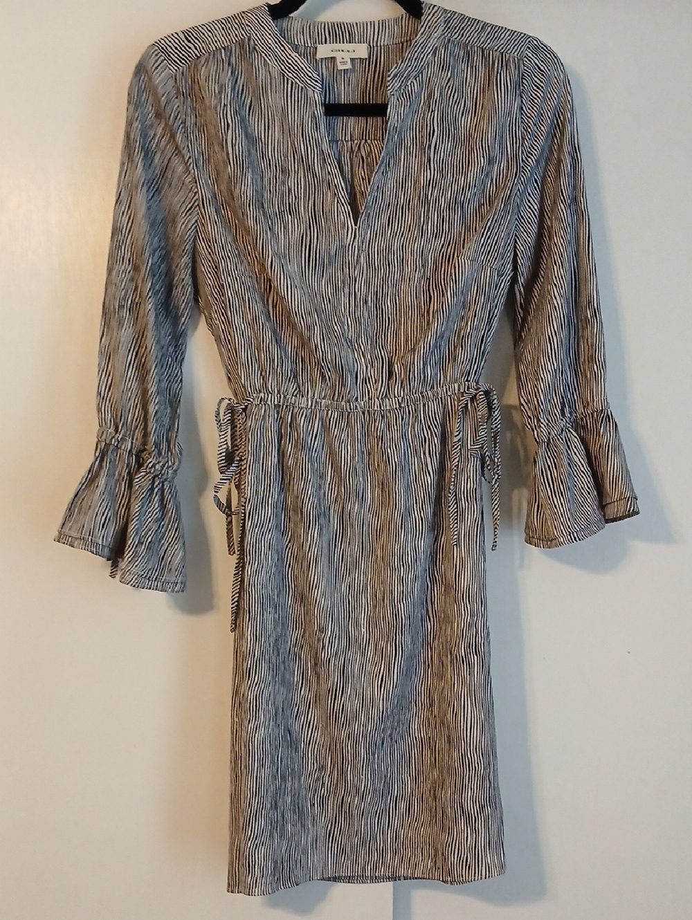 Gilli Black & White Striped Tie-Waist Midi Dress in Size Small
